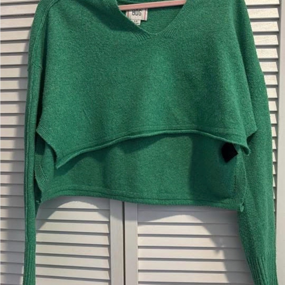 BDG V-Neck Sweater in Forest Green
